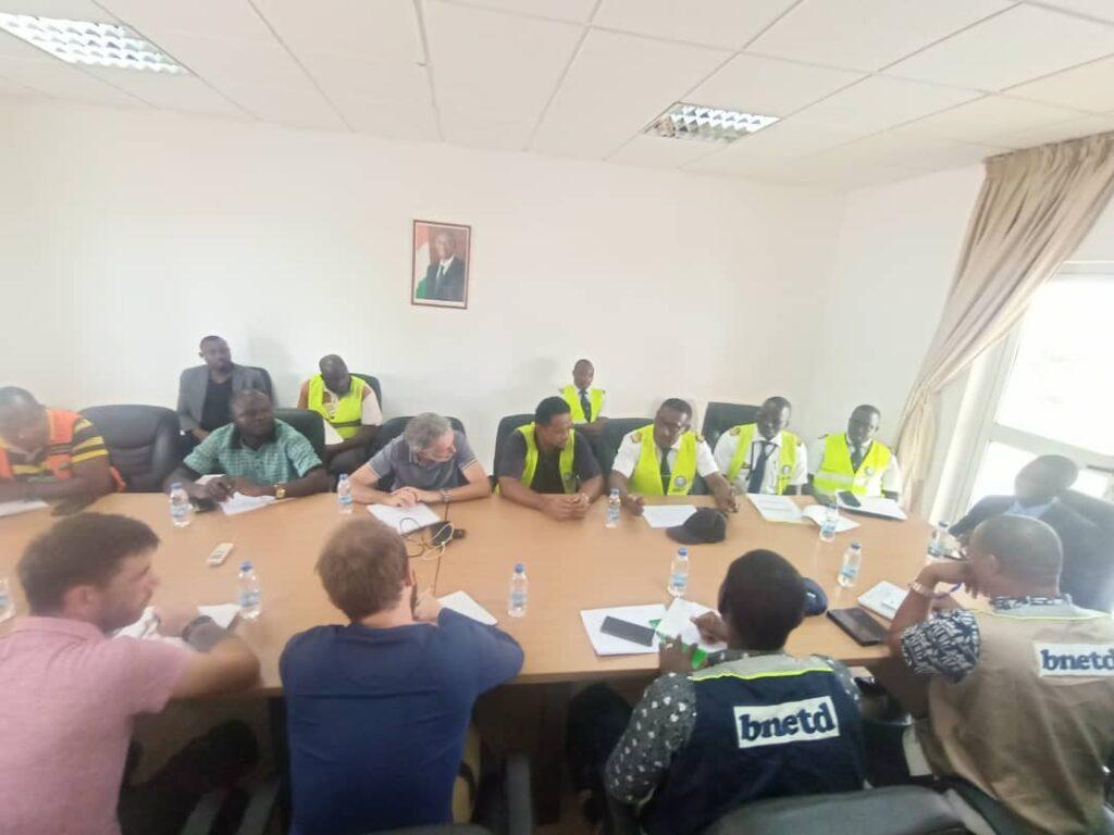 réunion de briefing pour la calibration de l'ILS de l'aéroport de Bouaké