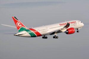 Un avion Kenya Airways en montée