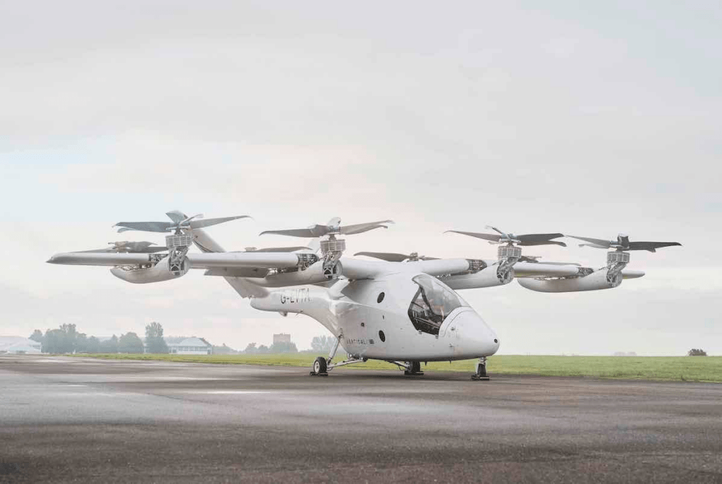 Le prototype révolutionnaire VX4 effectue son premier vol captif