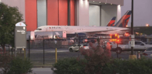 Tragédie à Atlanta : Deux Employés de Delta Perdant la Vie lors d’une Maintenance