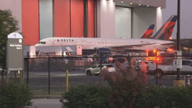 Tragédie à Atlanta : Deux Employés de Delta Perdant la Vie lors d’une Maintenance