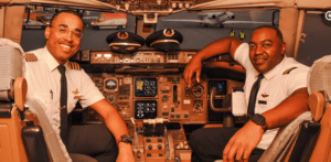 𝐃𝐞 𝐥'𝐚𝐠𝐞𝐧𝐭 𝐝𝐞 𝐩𝐢𝐬𝐭𝐞 𝐚𝐮 𝐜𝐨𝐜𝐤𝐩𝐢𝐭 : 𝐥'𝐢𝐧𝐜𝐫𝐨𝐲𝐚𝐛𝐥𝐞 𝐩𝐚𝐫𝐜𝐨𝐮𝐫𝐬 𝐝𝐞 𝐉𝐮𝐬𝐭𝐢𝐧 𝐌𝐮𝐭𝐚𝐰𝐚𝐬𝐬𝐢𝐦, 𝐂𝐨𝐦𝐦𝐚𝐧𝐝𝐚𝐧𝐭 𝐝𝐞 𝐁𝐨𝐫𝐝 𝐬𝐮𝐫 𝐁𝐨𝐞𝐢𝐧𝐠 𝟕𝟓𝟕 / 𝟕𝟔𝟕