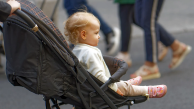 Voyager avec un bébé en avion : les formalités et conseils essentiels