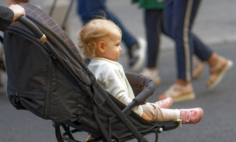 Voyager avec un bébé en avion : les formalités et conseils essentiels