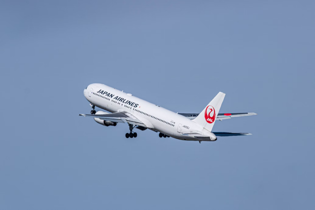 Japan Airlines modernise sa flotte domestique avec de nouvelles commandes de Boeing 737 MAX 8 et Airbus A321neo