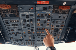 Comment Fonctionne le Pilote Automatique en Aviation Civile ? Le Guide Complet